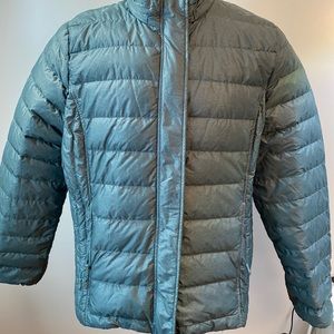 Womens XL, Packable Down jacket, 90% down, nylon jacket, zip hood not included C